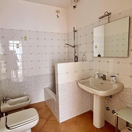 別荘 Casa Angela トスコラーノ・マデルノ